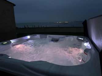 2.-Hot-tub
