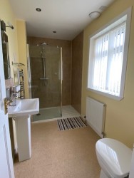 10.-Family-bathroom