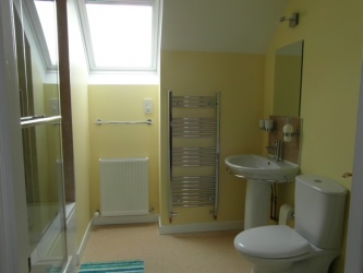 13.Upstairs-bathroom