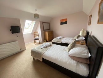 14.-Upstairs-twin-room