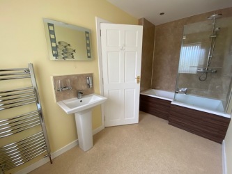 8.-Ensuite-bathroom