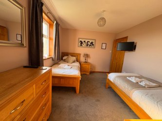 12.-Twin-room-2